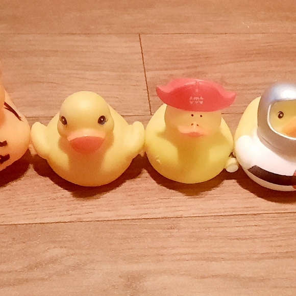 SOLD 9 Duck Toys - Picture 6 of 9